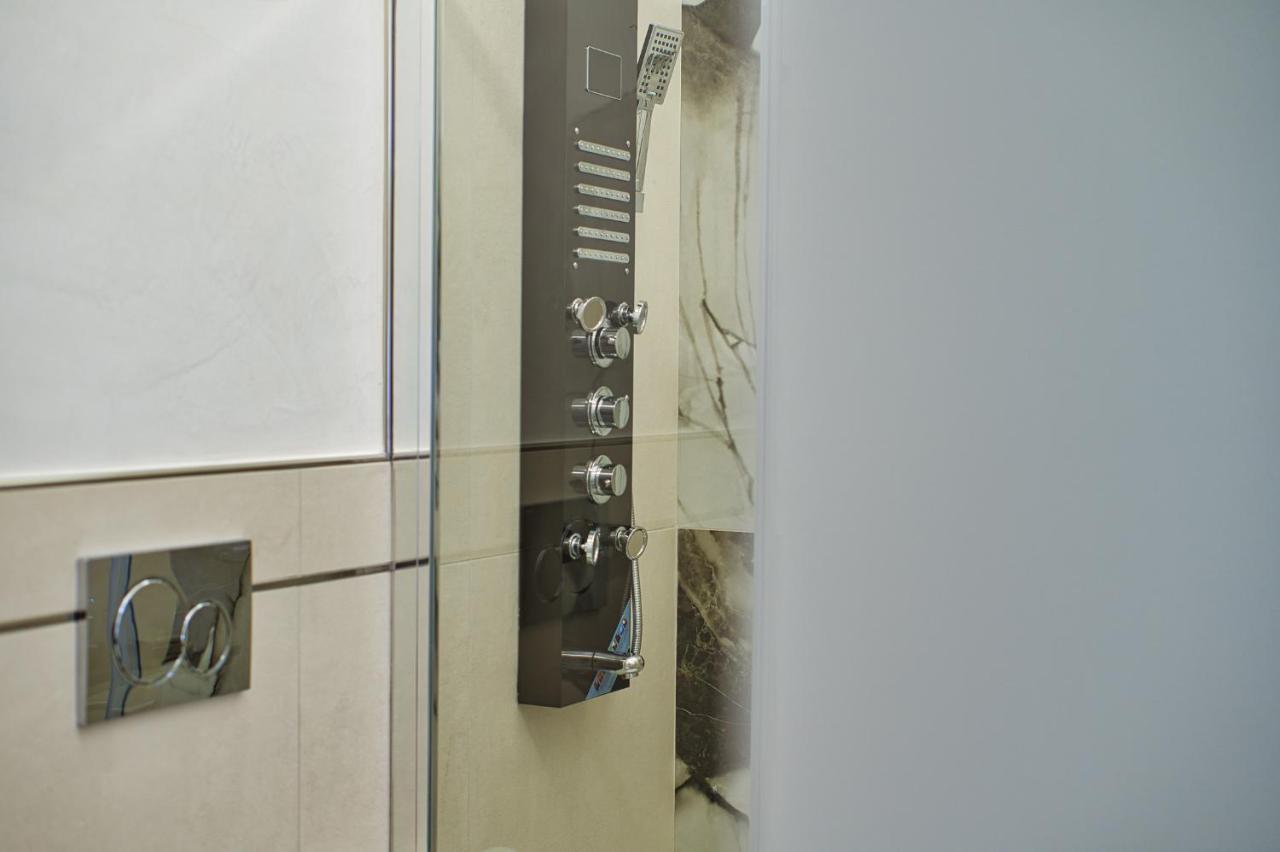 Distinto Suite & Rooms Lecce Exterior foto